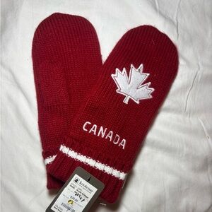 NWT Kootenay Red Canada Maple Leaf Mittens Gloves Size Large/X-Large
